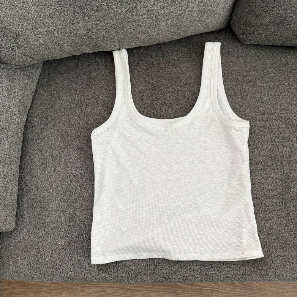 Vuori Classic White Tank Top - Picture 2 of 3